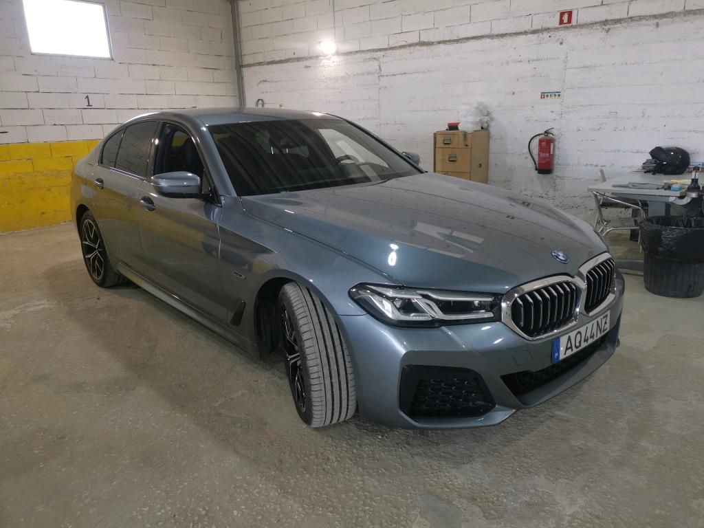 bmw-serie-5-2022-hibrido-a-gasolina-2998cc