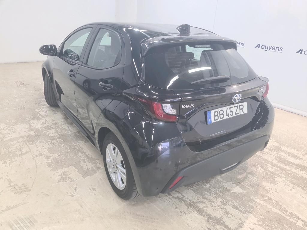 toyota-yaris-2023-hibrido-a-gasolina-1490cc