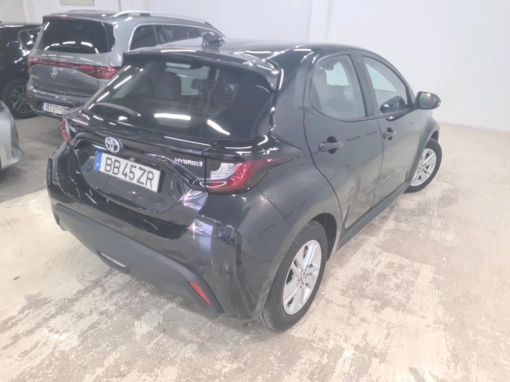 toyota-yaris-2023-hibrido-a-gasolina-1490cc