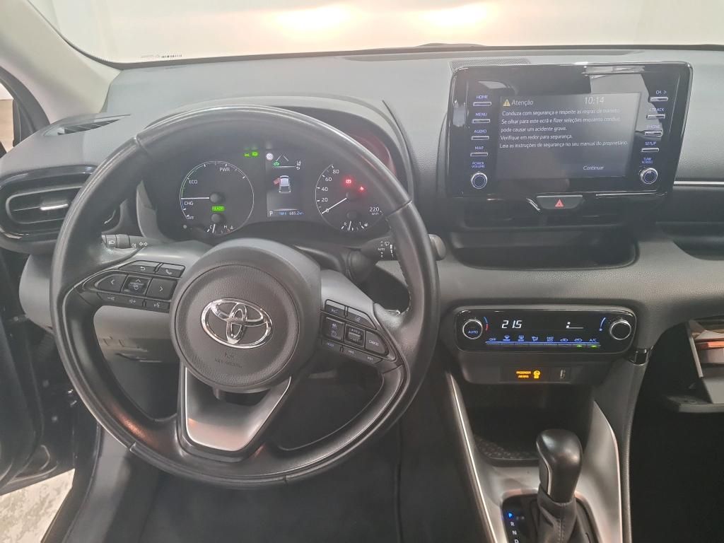 toyota-yaris-2023-hibrido-a-gasolina-1490cc