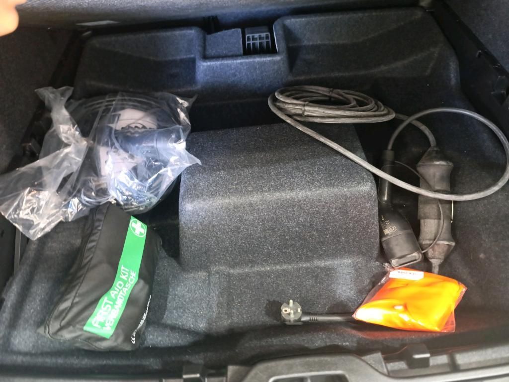 volvo-xc40-2023-hibrido-a-gasolina-1477cc