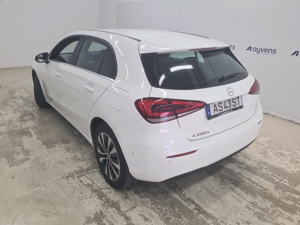 mercedes-benz-classe-a-2022-hibrido-a-gasolina-1332cc