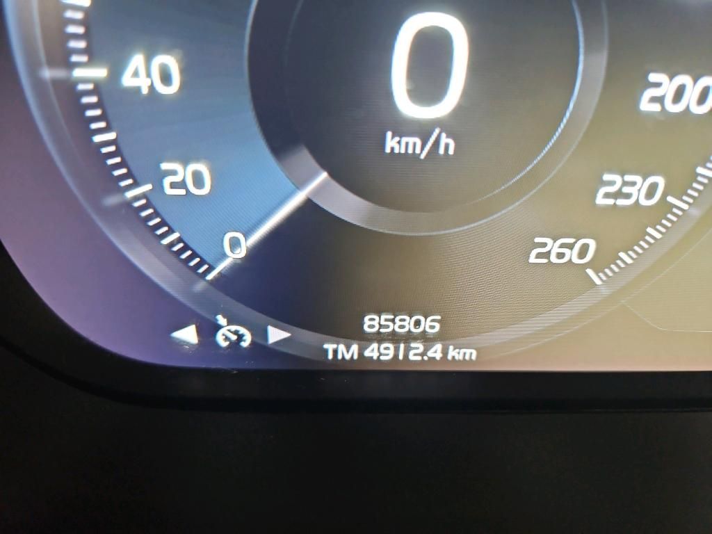 volvo-xc40-2023-hibrido-a-gasolina-1477cc
