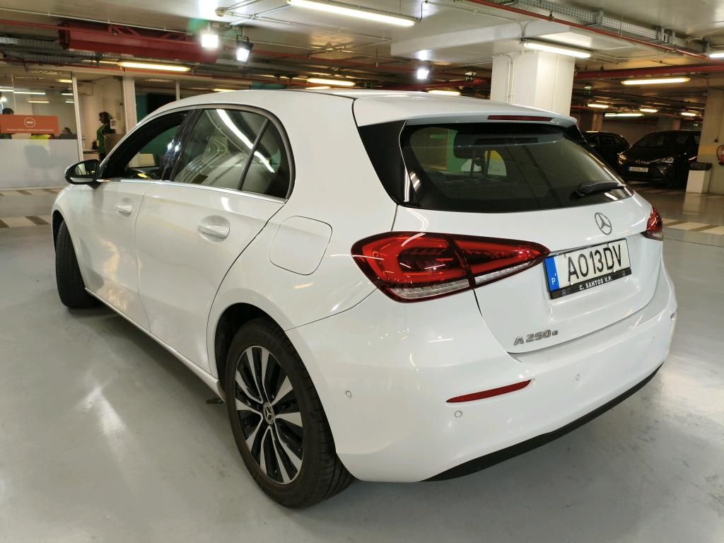 mercedes-benz-classe-a-2022-hibrido-a-gasolina-1332cc