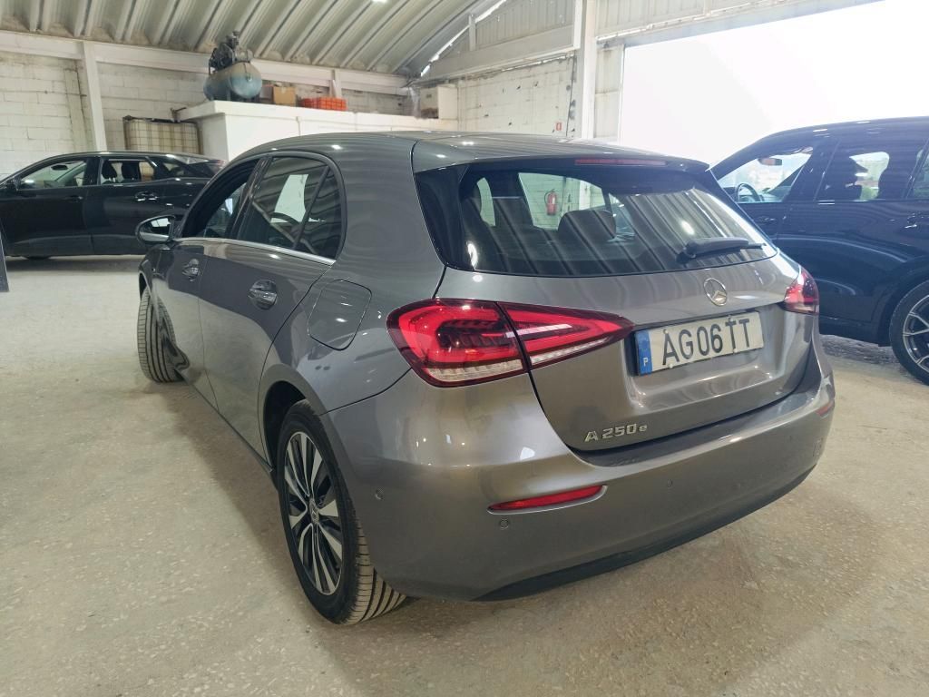 mercedes-benz-classe-a-2021-hibrido-a-gasolina-1332cc