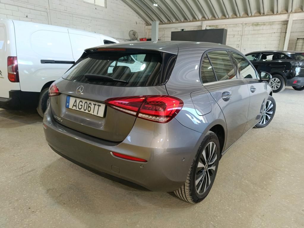 mercedes-benz-classe-a-2021-hibrido-a-gasolina-1332cc