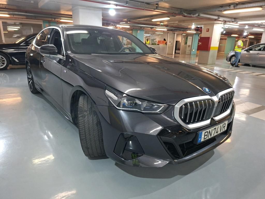 bmw-serie-5-2024-hibrido-a-gasolina-1998cc