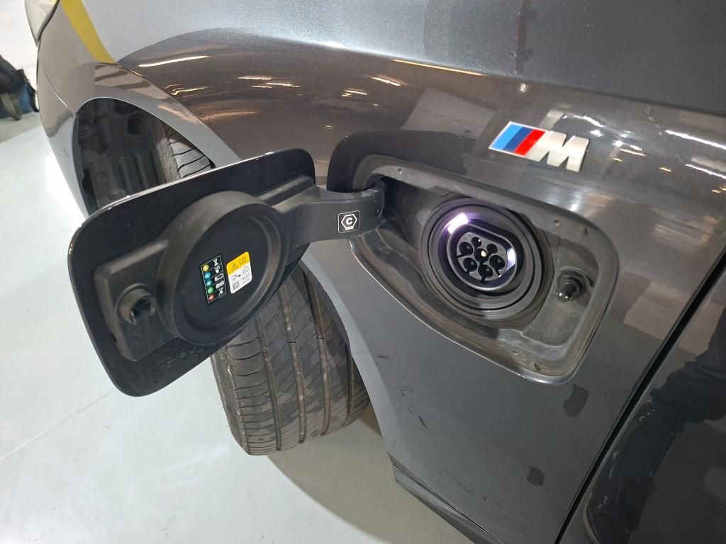 bmw-serie-5-2024-hibrido-a-gasolina-1998cc