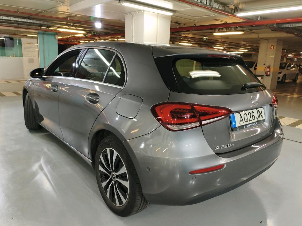 mercedes-benz-classe-a-2022-hibrido-a-gasolina-1332cc