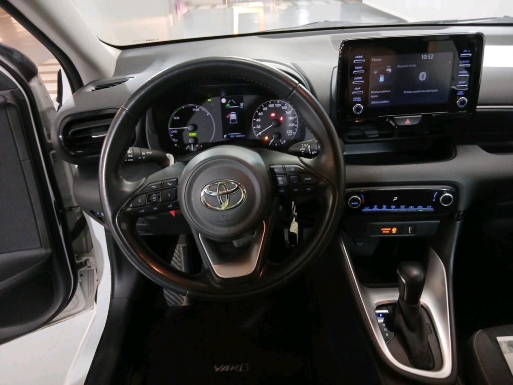toyota-yaris-2023-hibrido-a-gasolina-1490cc