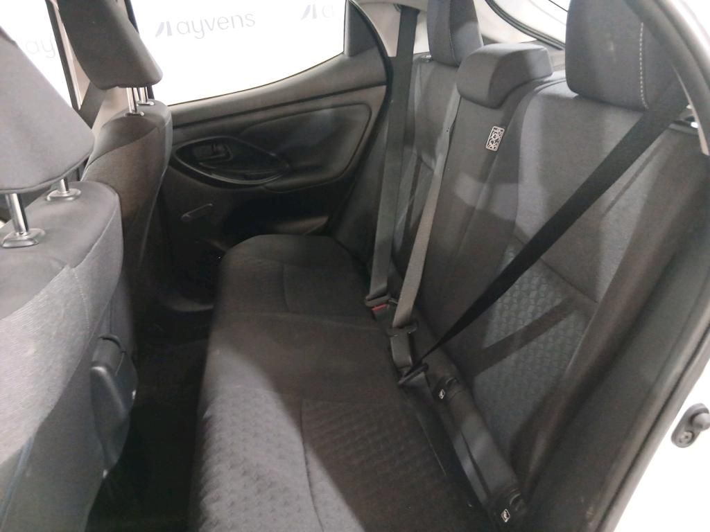 toyota-yaris-2023-hibrido-a-gasolina-1490cc