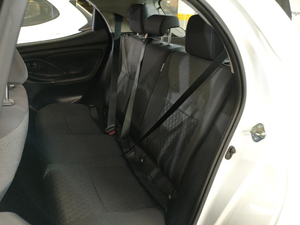 toyota-yaris-2023-hibrido-a-gasolina-1490cc
