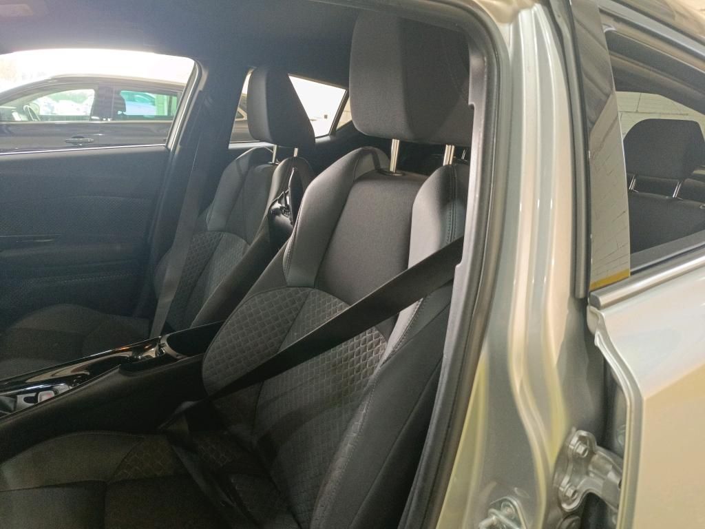 toyota-c-hr-2023-hibrido-a-gasolina-1798cc