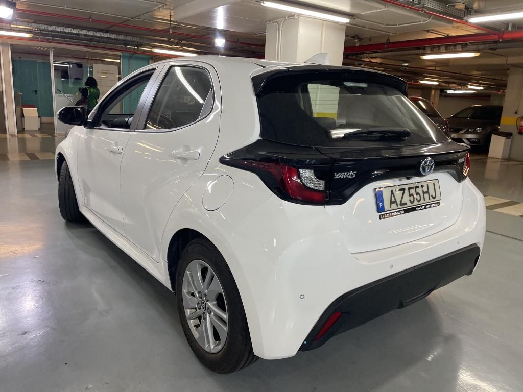 toyota-yaris-2023-hibrido-a-gasolina-1490cc