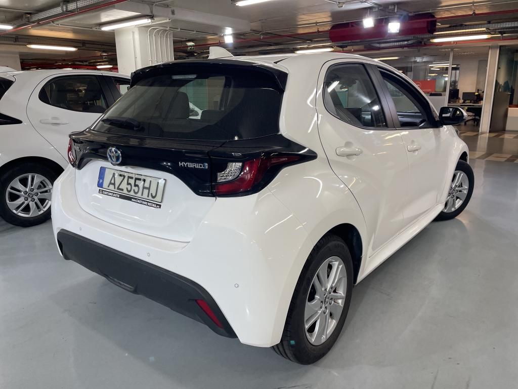 toyota-yaris-2023-hibrido-a-gasolina-1490cc