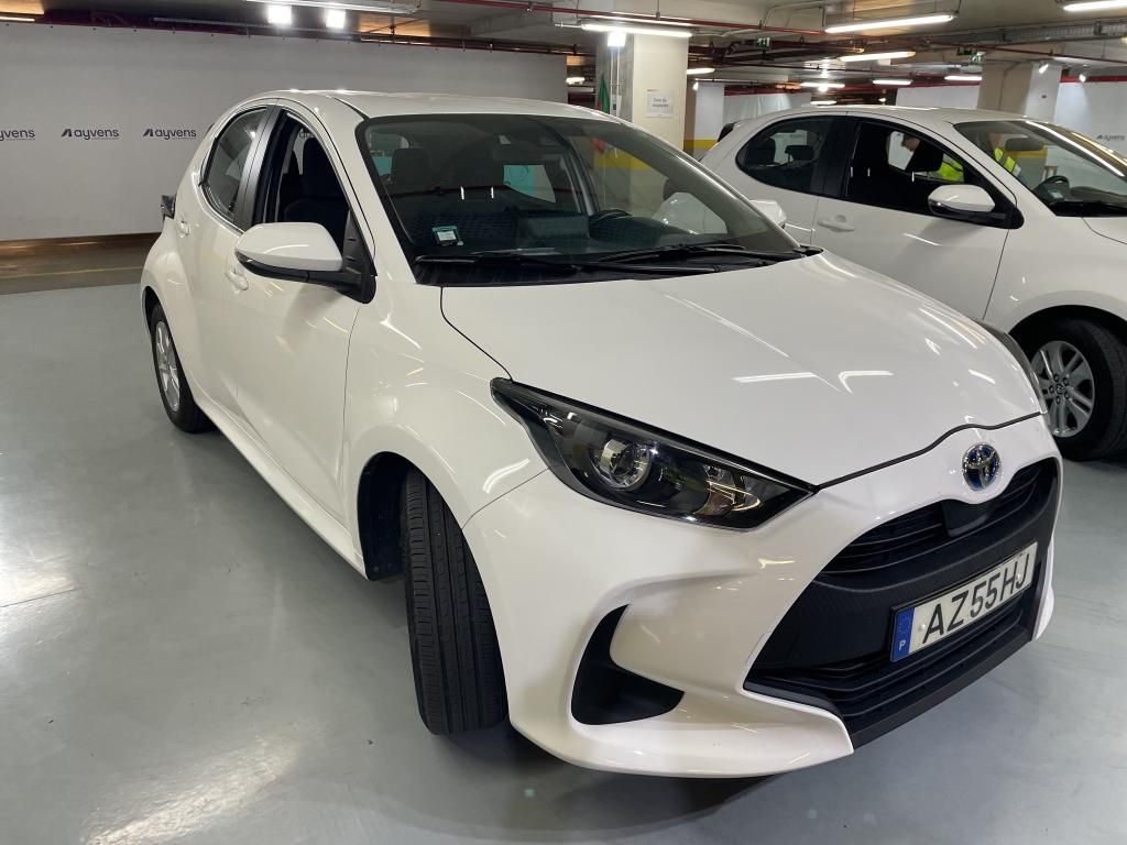 toyota-yaris-2023-hibrido-a-gasolina-1490cc