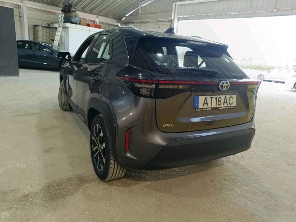 toyota-yaris-2022-hibrido-a-gasolina-1490cc