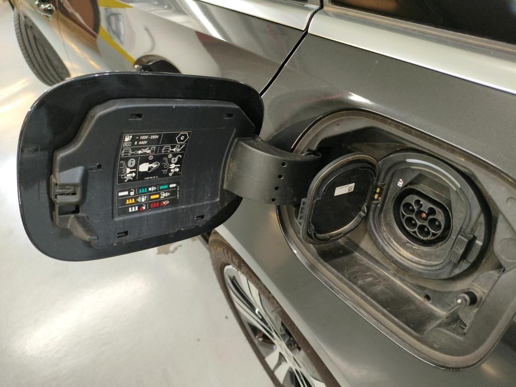 mercedes-benz-classe-c-2023-hibrido-a-gasolina-1999cc