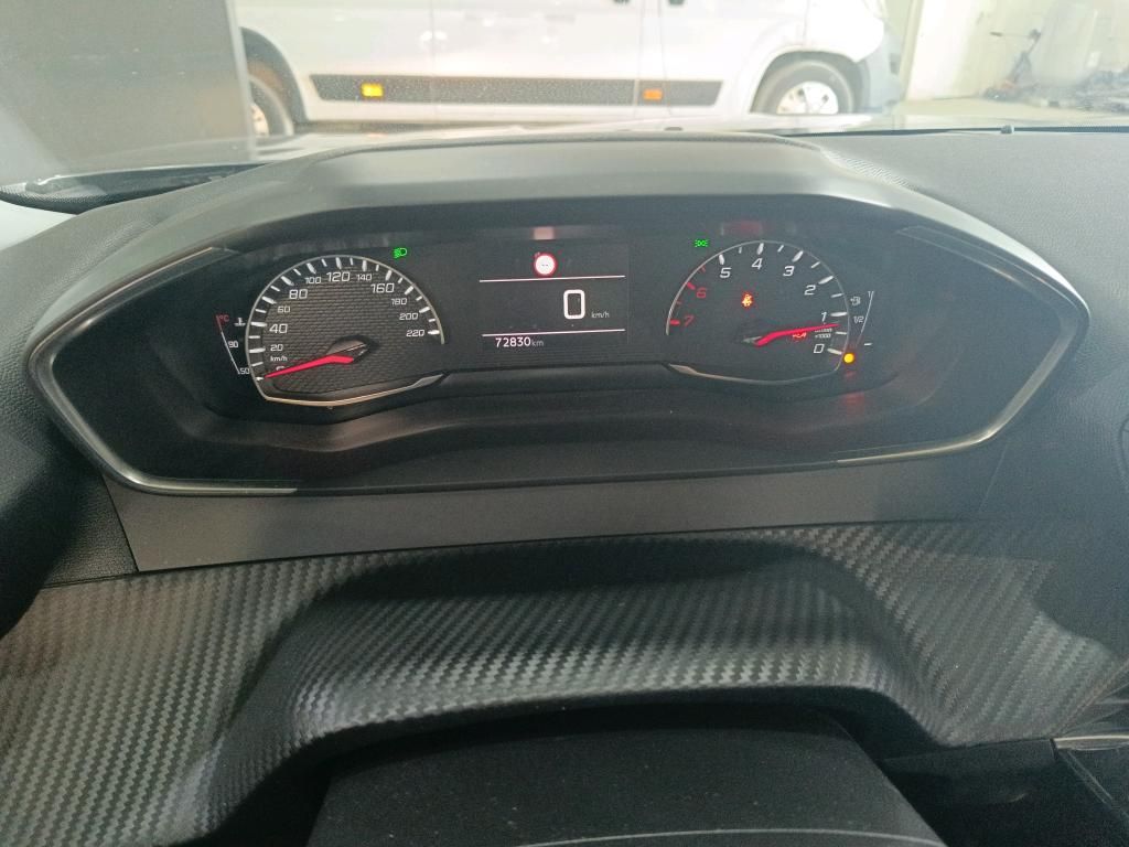peugeot-2008-2022-diesel-1499cc