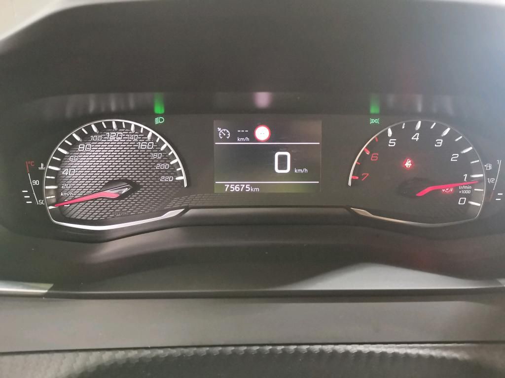 peugeot-2008-2021-diesel-1499cc