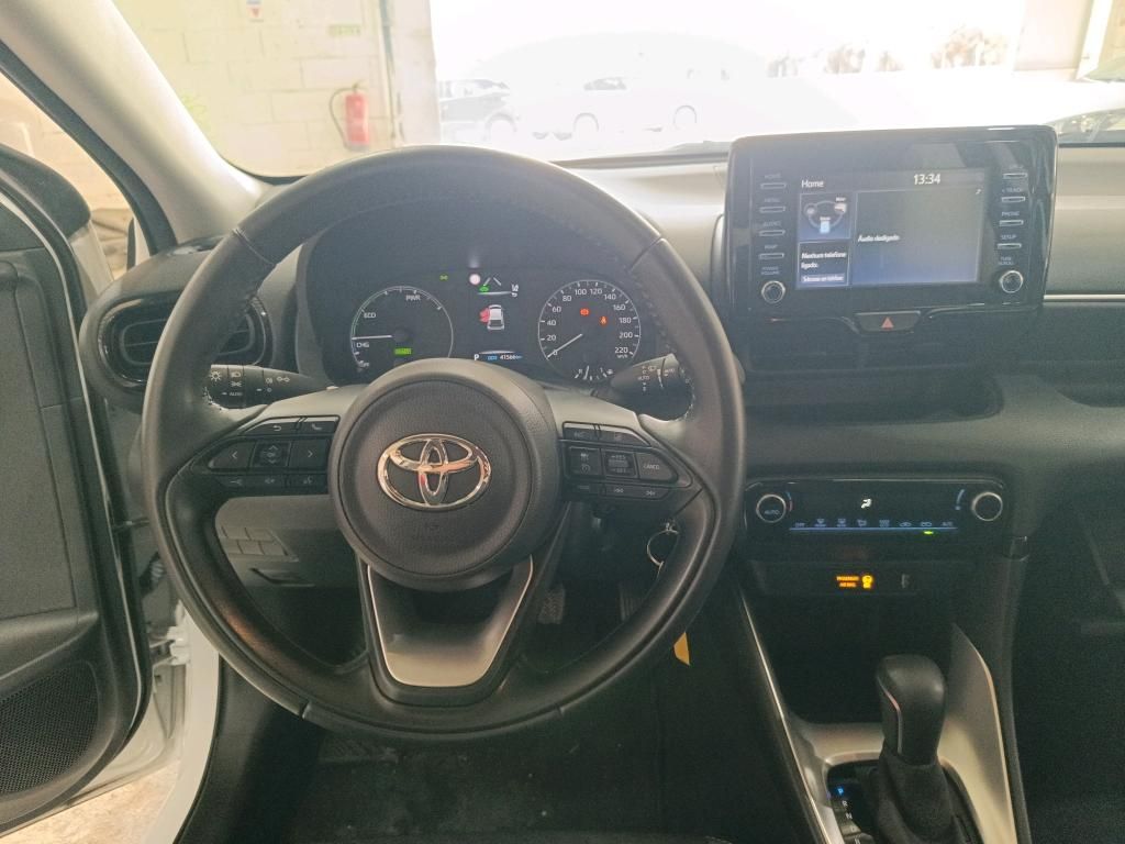 toyota-yaris-2023-hibrido-a-gasolina-1490cc