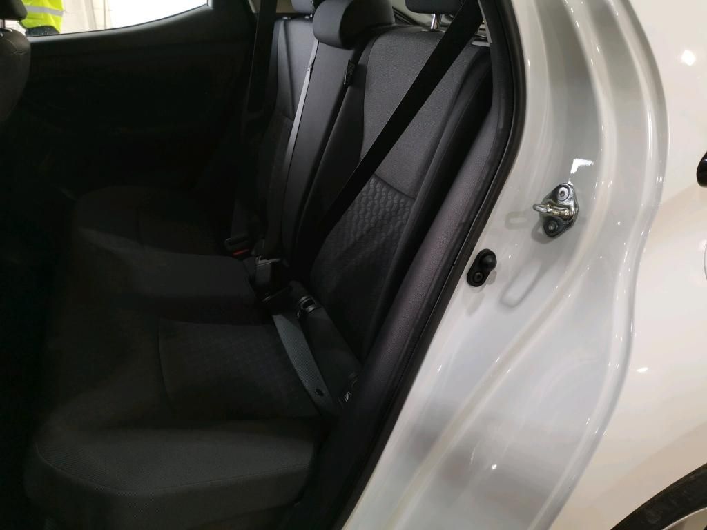 toyota-yaris-2023-hibrido-a-gasolina-1490cc