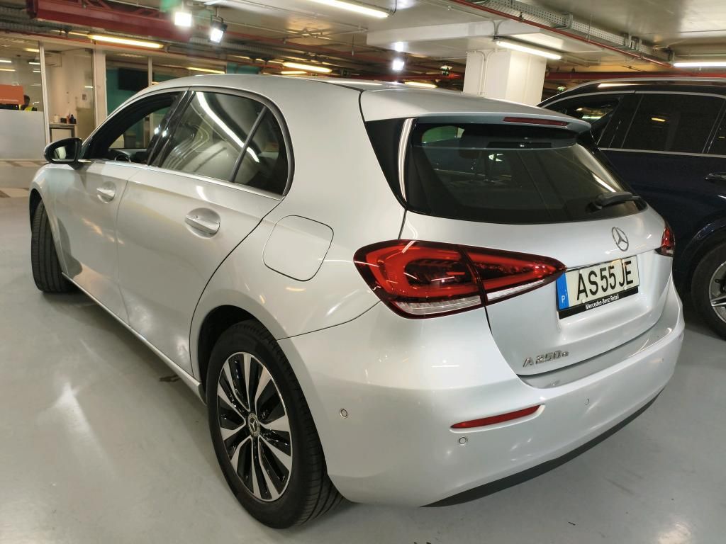 mercedes-benz-classe-a-2022-hibrido-a-gasolina-1332cc