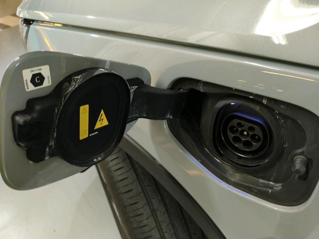 volvo-xc40-2023-hibrido-a-gasolina-1477cc