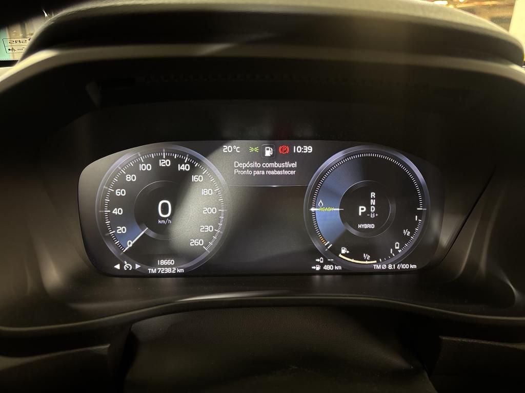 volvo-xc40-2022-hibrido-a-gasolina-1477cc