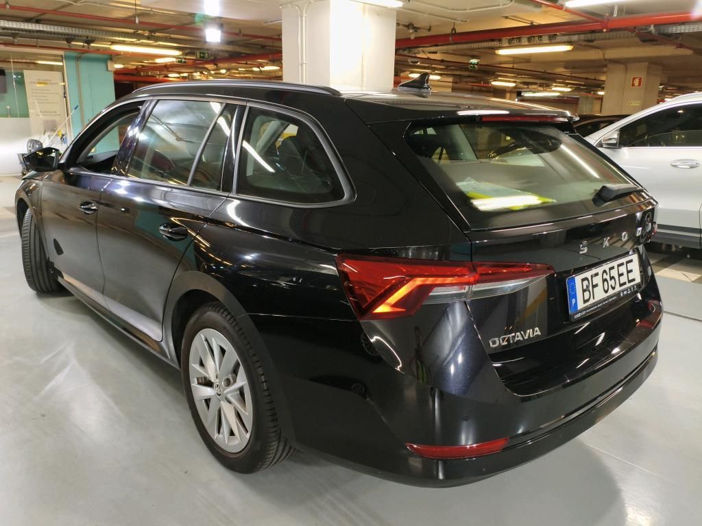 skoda-octavia-break-2023-hibrido-a-gasolina-1395cc