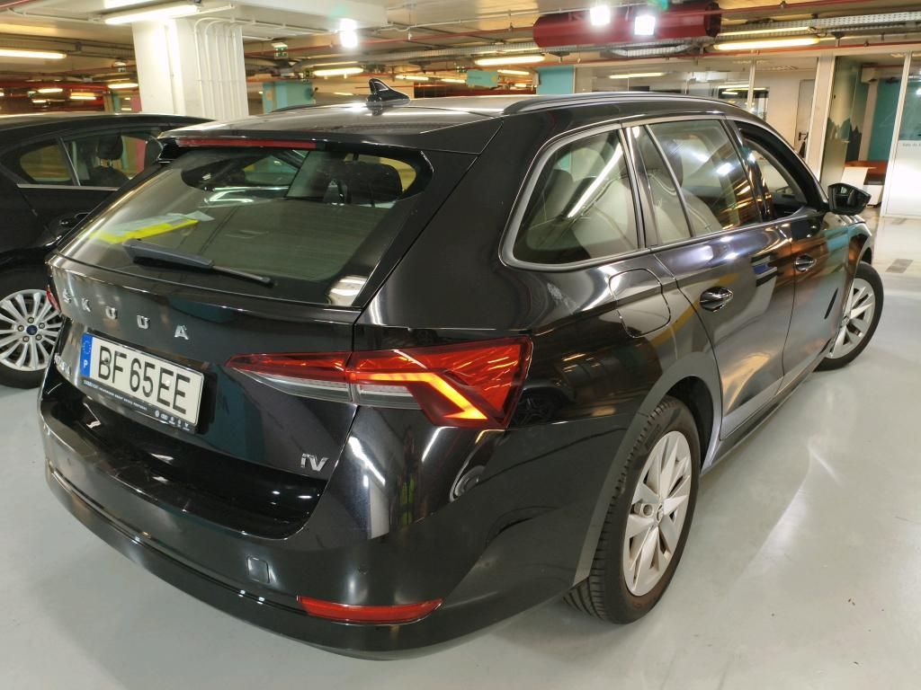 skoda-octavia-break-2023-hibrido-a-gasolina-1395cc