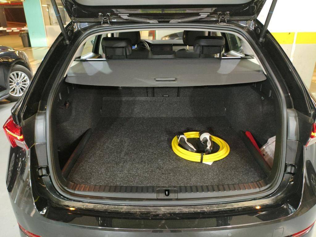 skoda-octavia-break-2023-hibrido-a-gasolina-1395cc