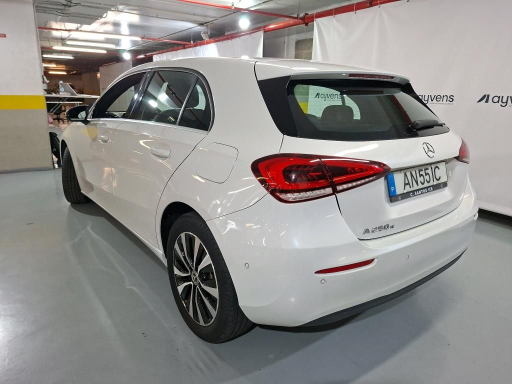 mercedes-benz-classe-a-2022-hibrido-a-gasolina-1332cc