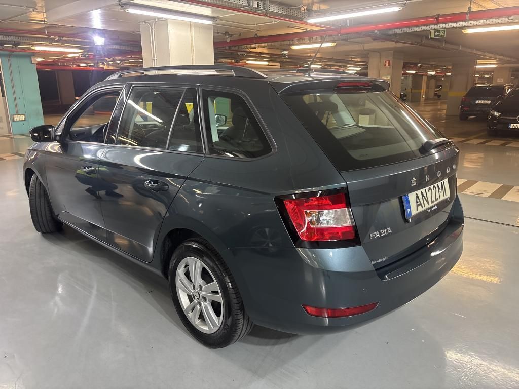 skoda-fabia-break-2022-gasolina-999cc