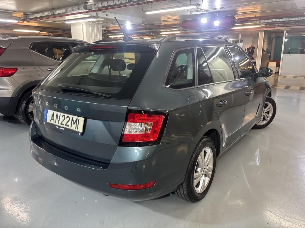 skoda-fabia-break-2022-gasolina-999cc