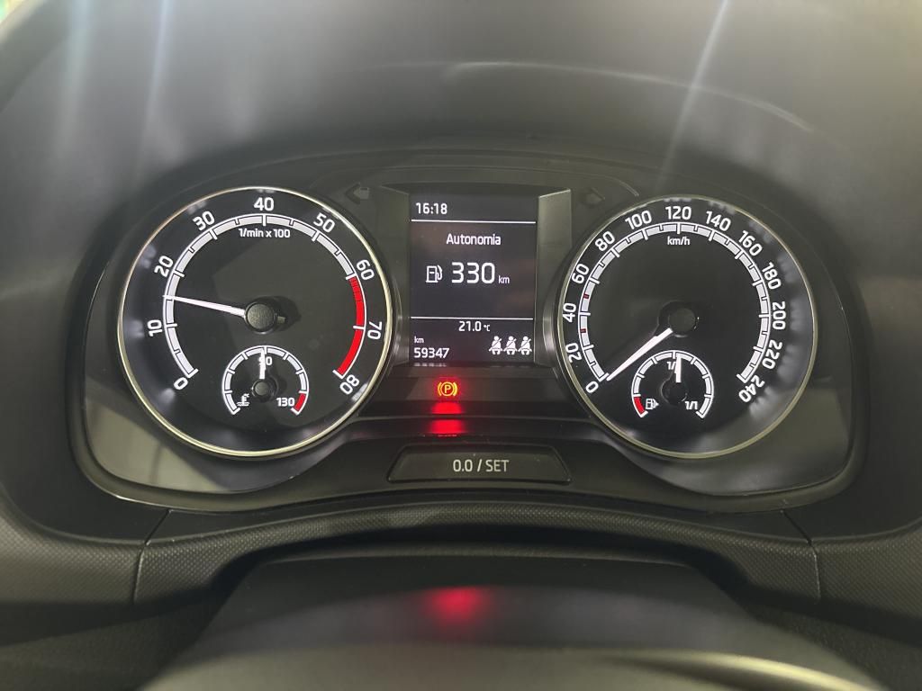 skoda-fabia-break-2022-gasolina-999cc