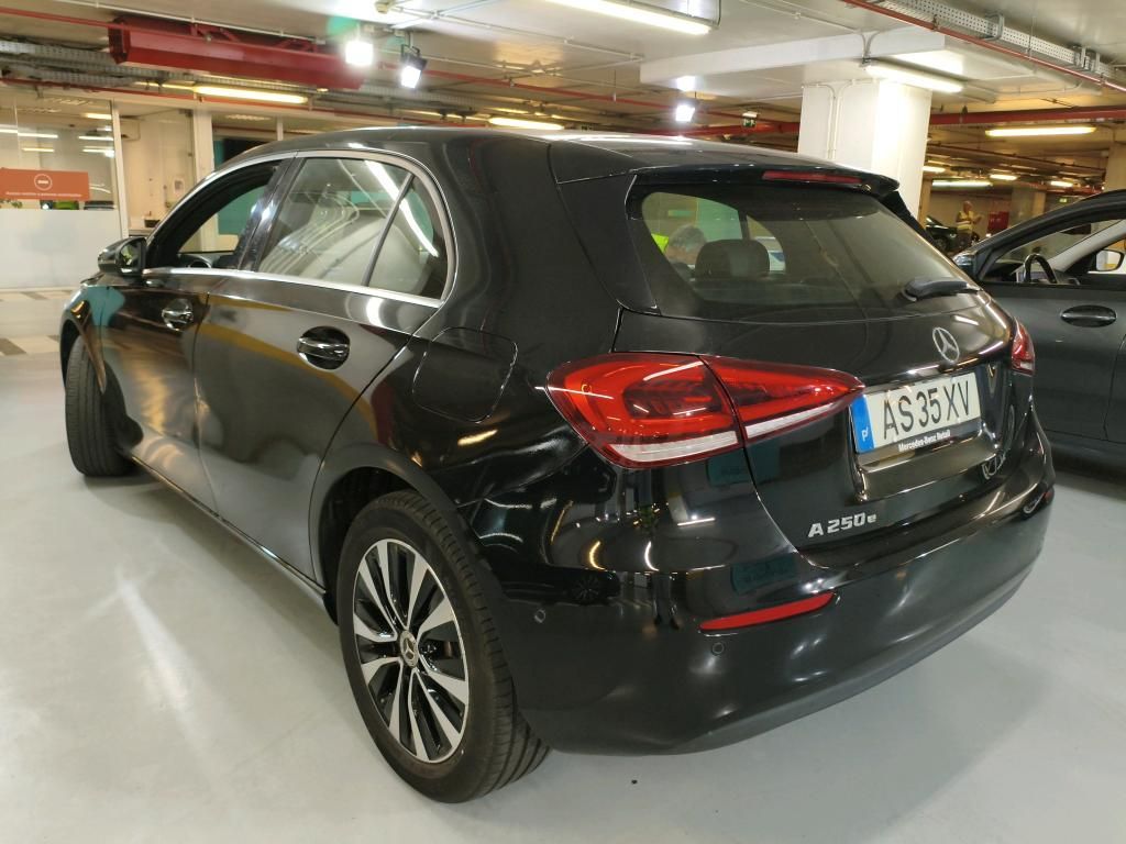 mercedes-benz-classe-a-2022-hibrido-a-gasolina-1332cc