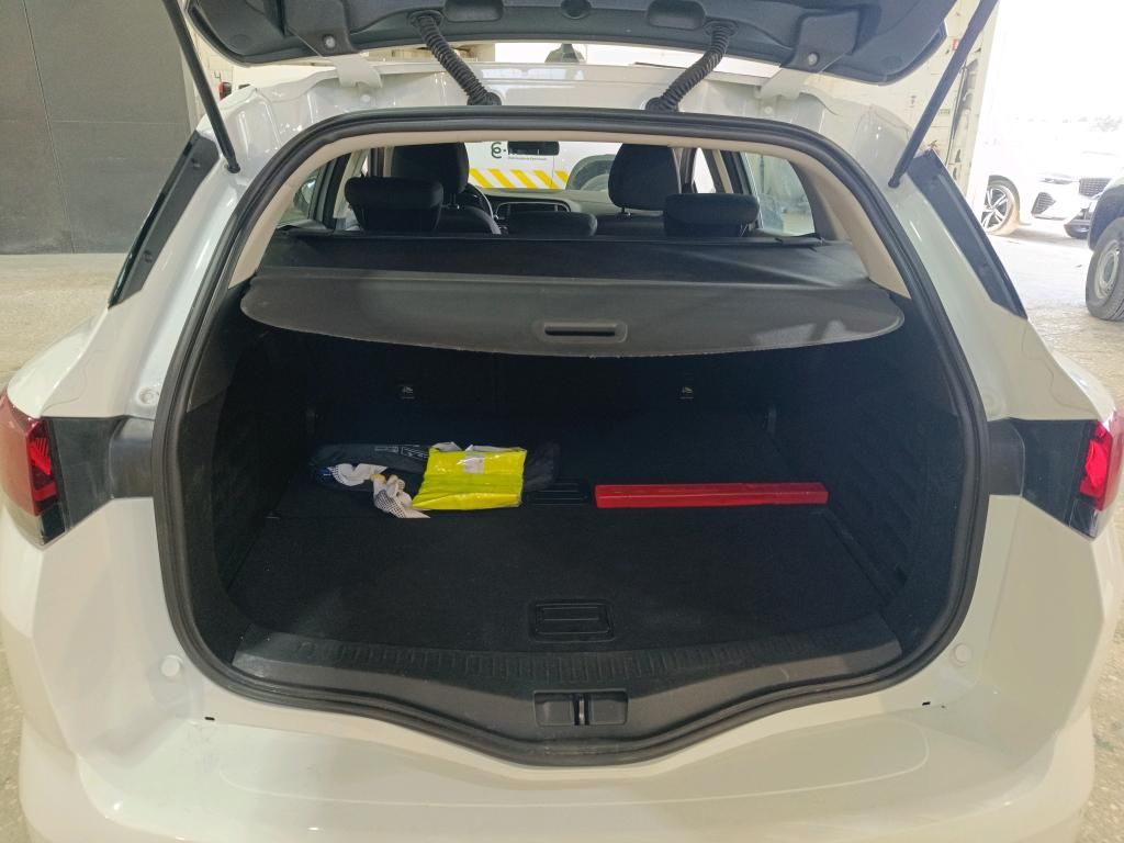 renault-megane-sport-tourer-2023-diesel-1461cc