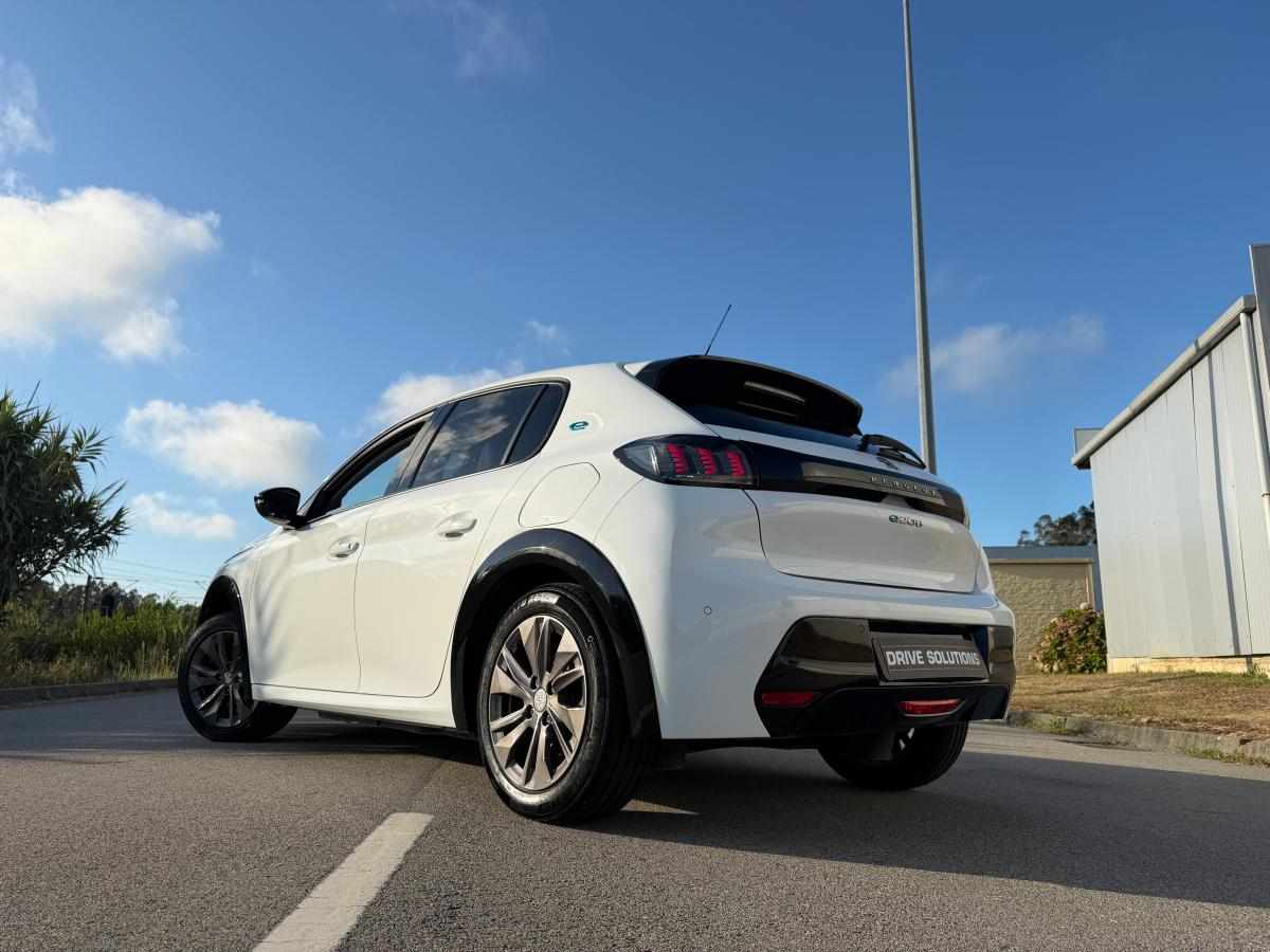 peugeot-e-208-ev-50-kwh-2023-eletrico