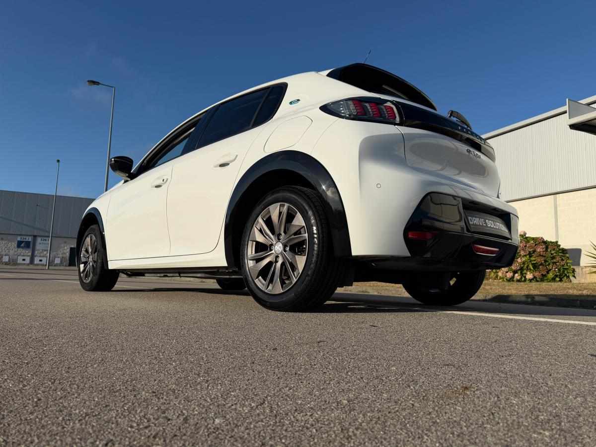 peugeot-e-208-ev-50-kwh-2023-eletrico