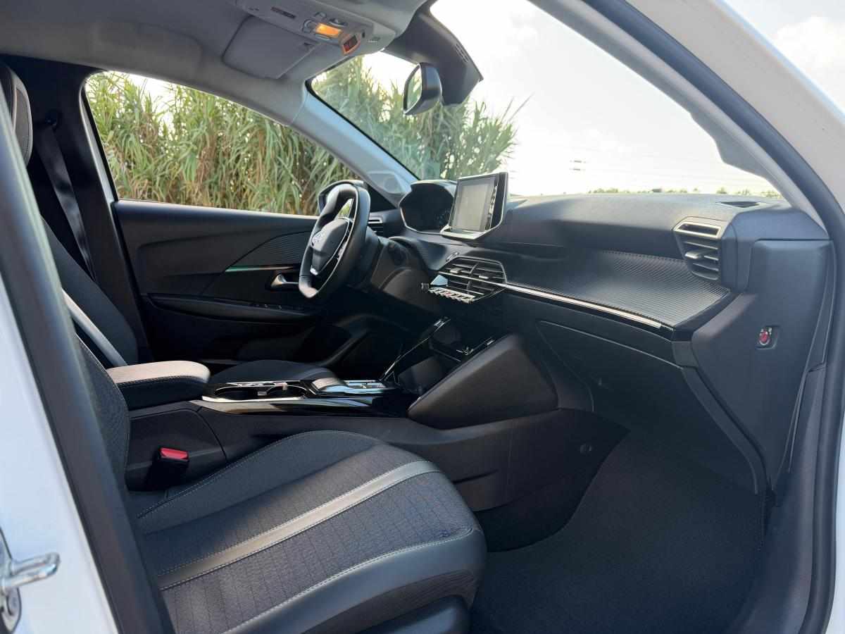 peugeot-e-208-ev-50-kwh-2023-eletrico