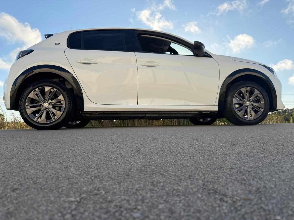 peugeot-e-208-ev-50-kwh-2023-eletrico