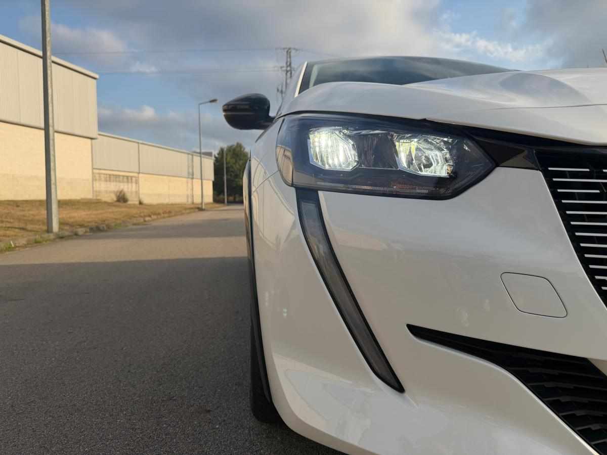 peugeot-e-208-ev-50-kwh-2022-eletrico