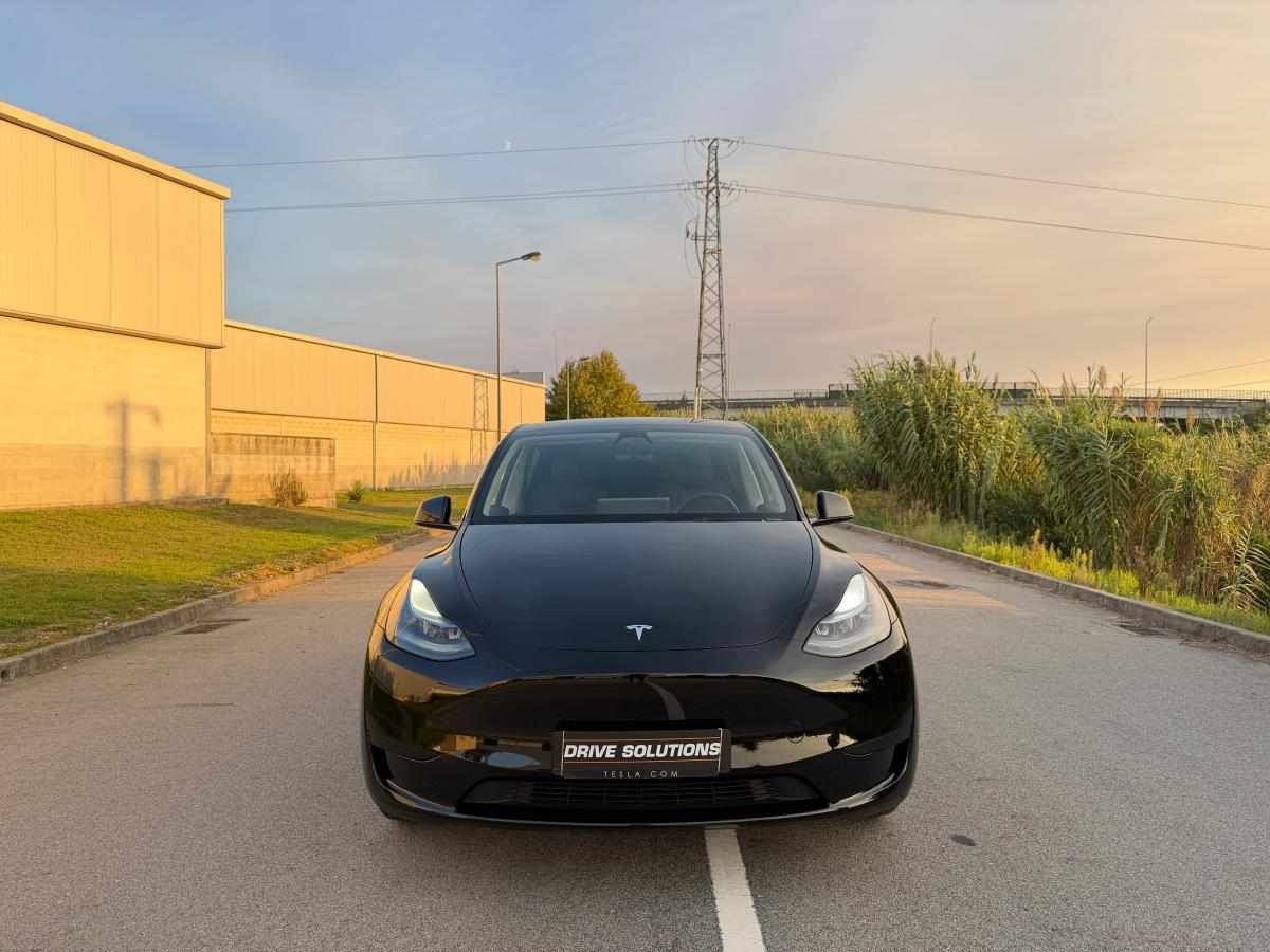 tesla-model-y-standard-range-rwd-2023-eletrico