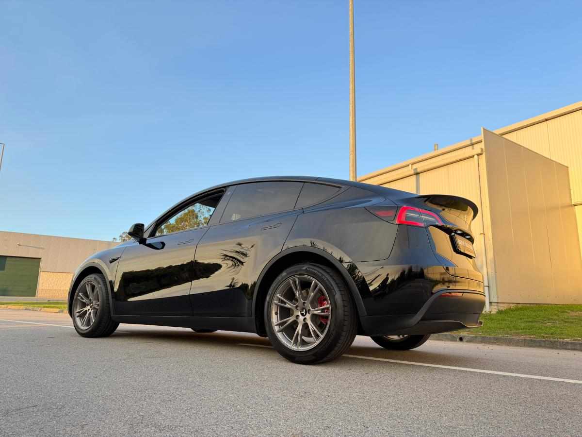 tesla-model-y-standard-range-rwd-2023-eletrico