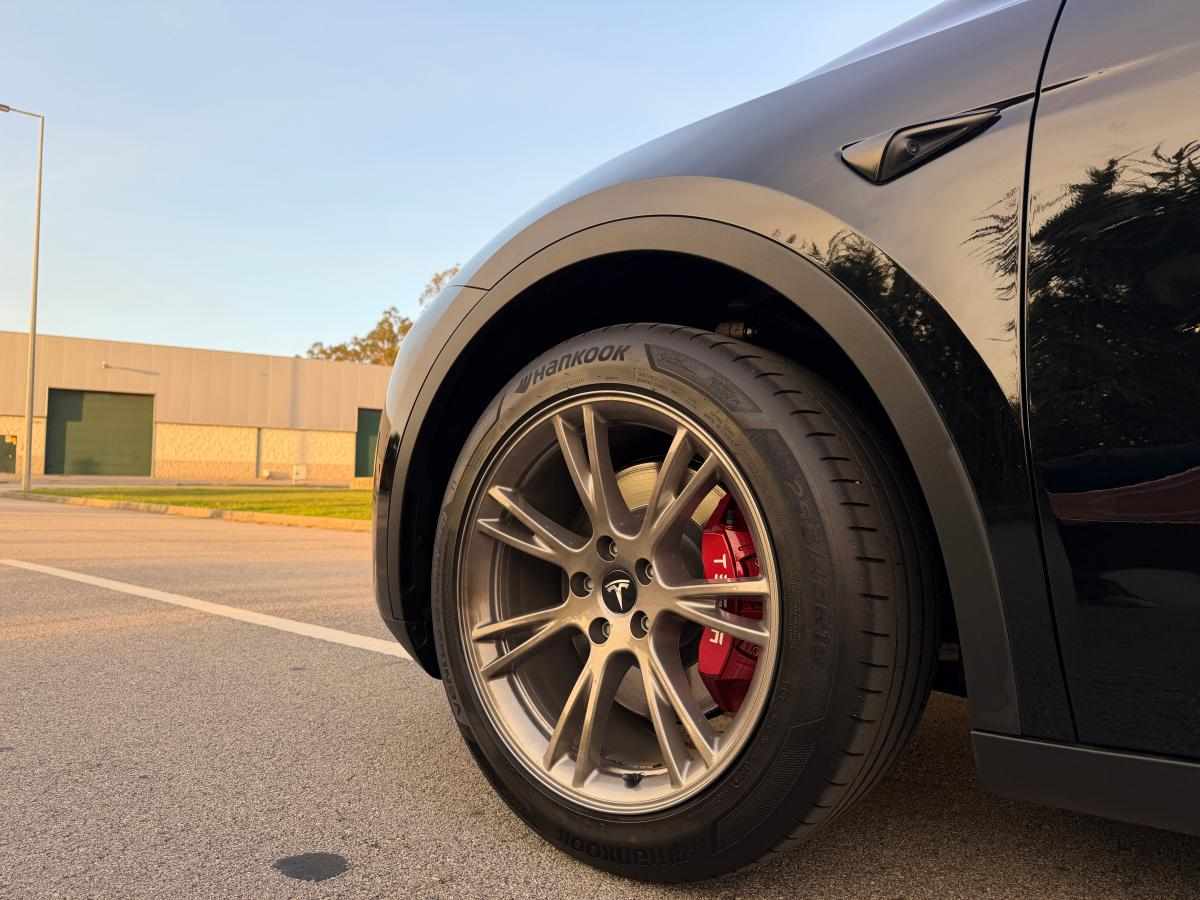 tesla-model-y-standard-range-rwd-2023-eletrico