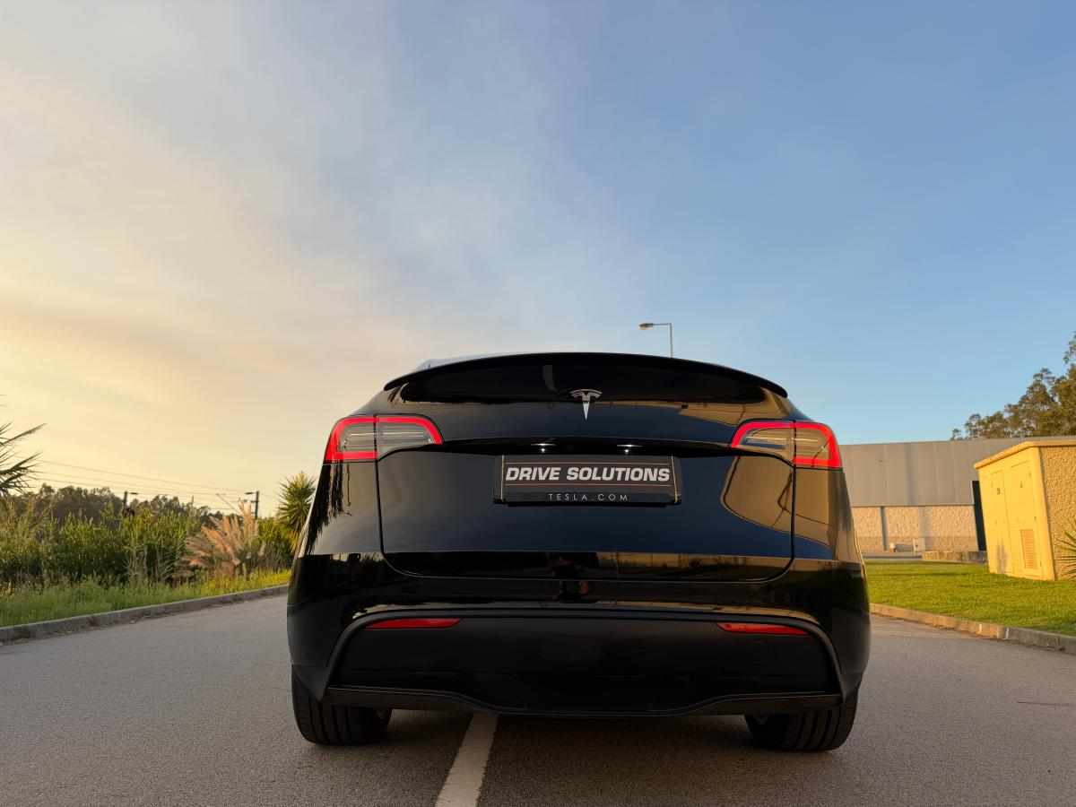 tesla-model-y-standard-range-rwd-2023-eletrico