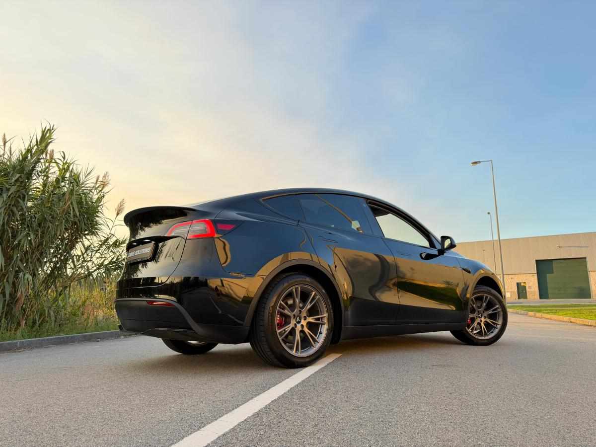 tesla-model-y-standard-range-rwd-2023-eletrico