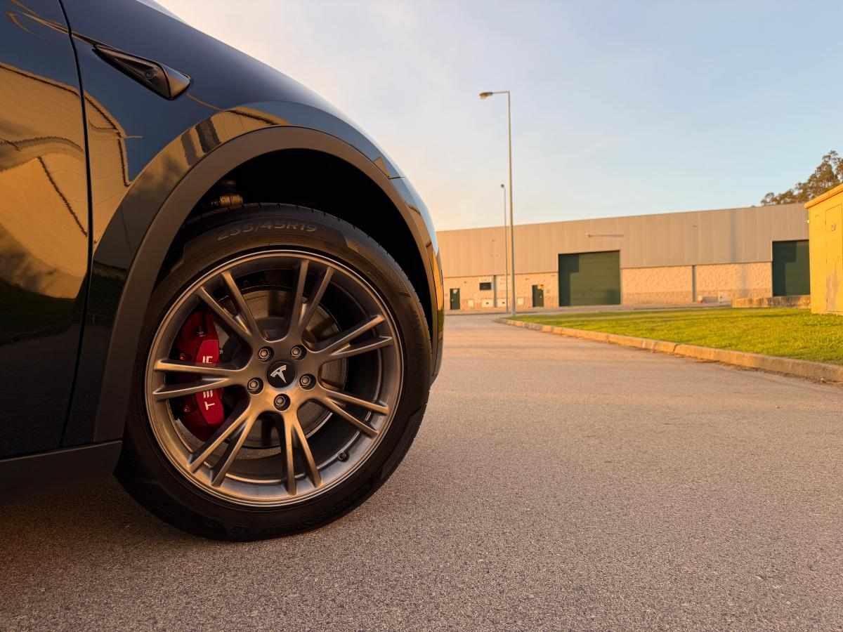 tesla-model-y-standard-range-rwd-2023-eletrico