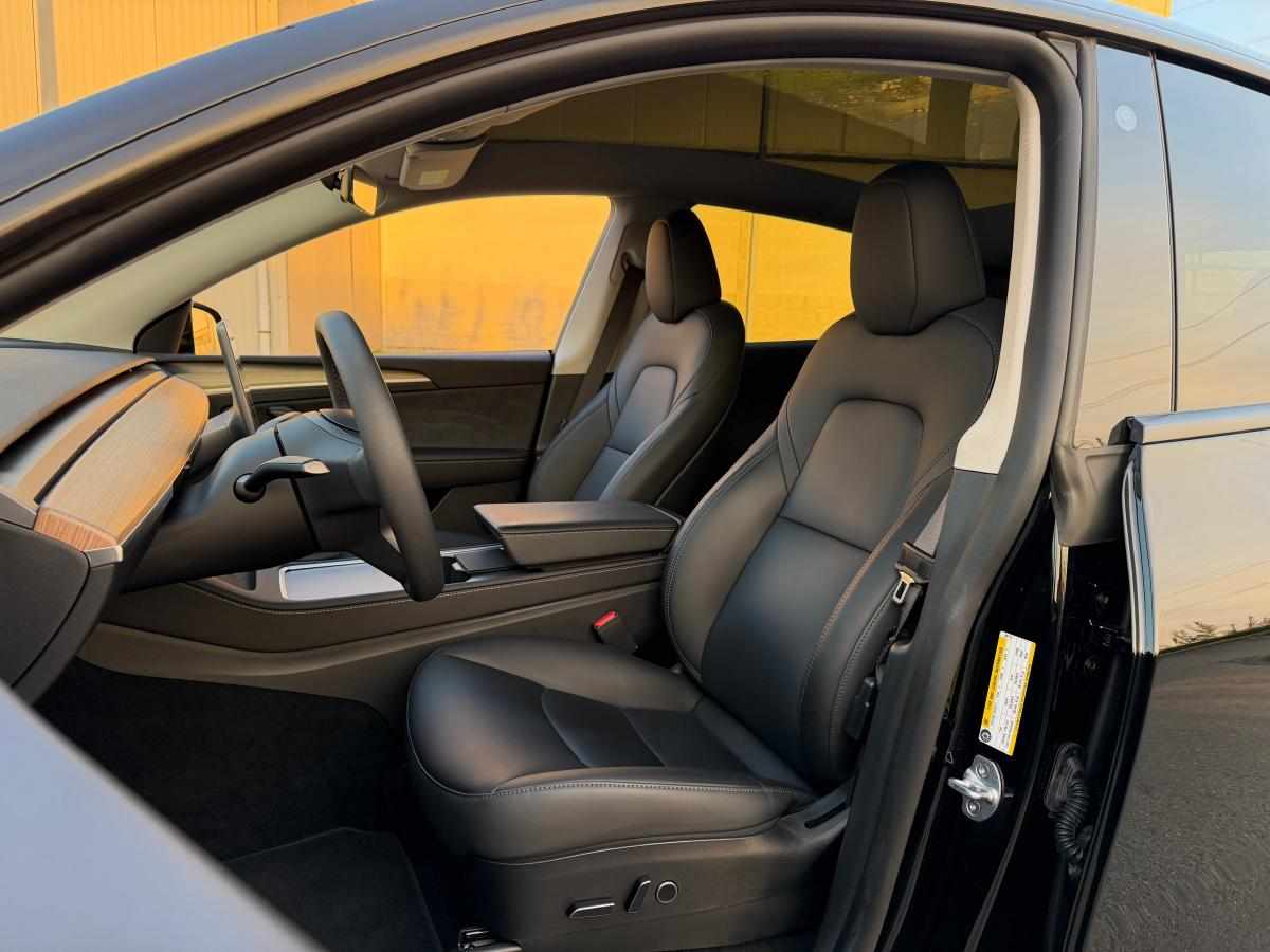 tesla-model-y-standard-range-rwd-2023-eletrico